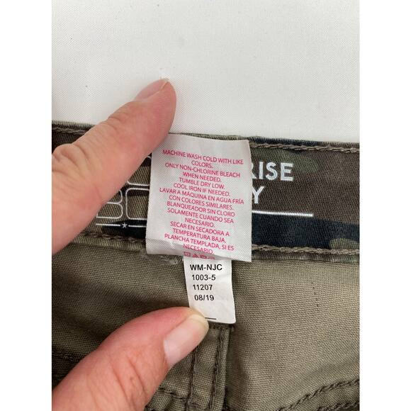 No Boundaries High Rise Skinny 13 Green Camo Jeans - Picture 6 of 9